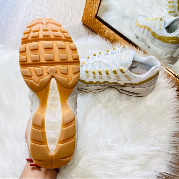 đNike Air Max 95 âDesert Sand / Metallic Goldâ - Picture 6 of 7